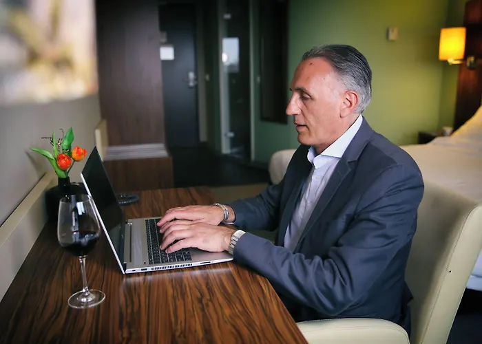 ファン デル ファルク - ブレイドルプ 4* ロッテルダム